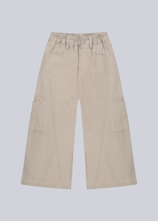 Pantaloni con Cucitura Asimmetrica